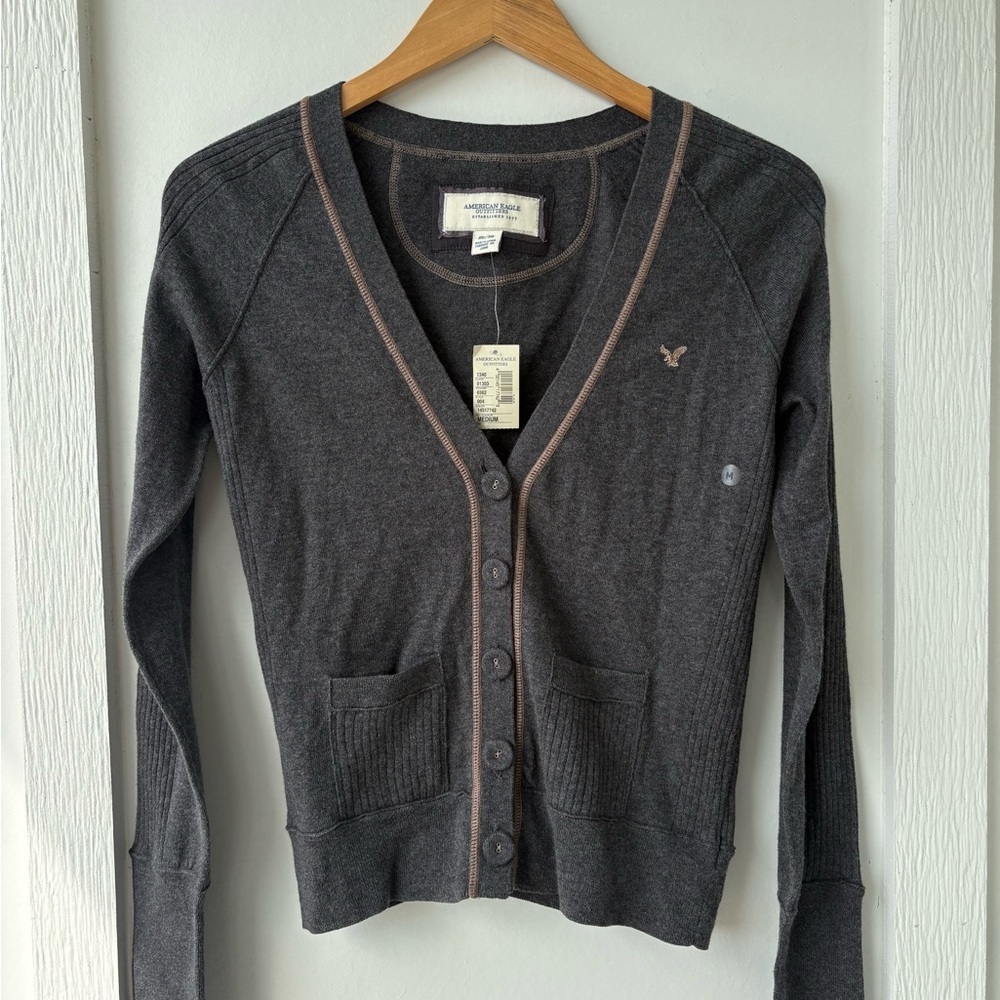 American Eagle Gray Fitted Cardigan Button Front Medium NWT - Picture 3 of 7
